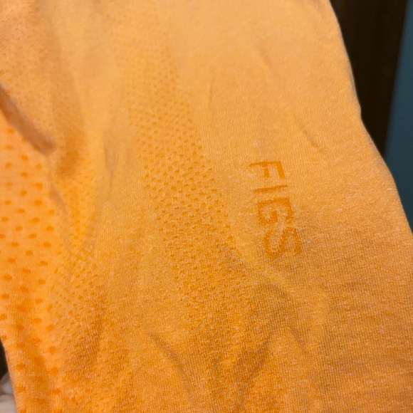 Figs Vibrant Orange Under scrub top - Picture 2 of 3